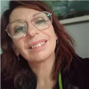 Sono paziente, e chiara nelle spiegazioni. Chiunque, può imparare